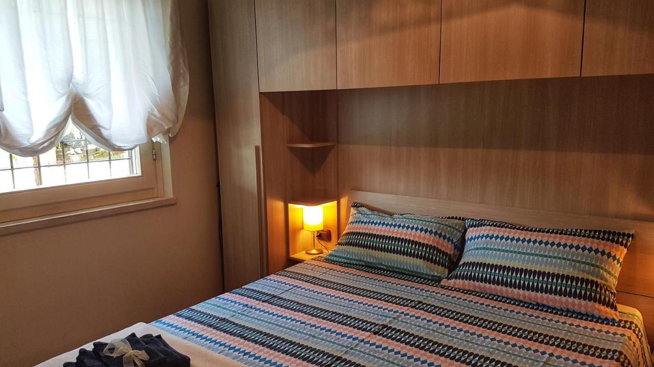 Asso Bed & Breakfast Manerba del Garda Bagian luar foto