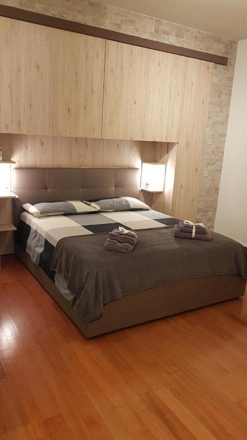Asso Bed & Breakfast Manerba del Garda Bagian luar foto