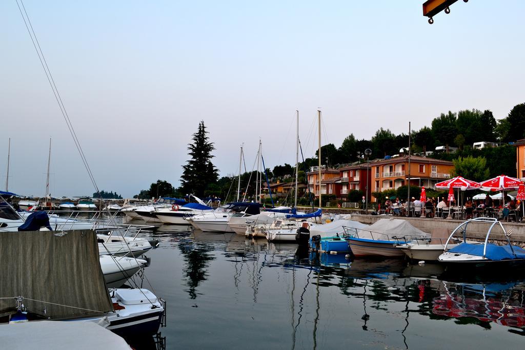 Asso Bed & Breakfast Manerba del Garda Bagian luar foto